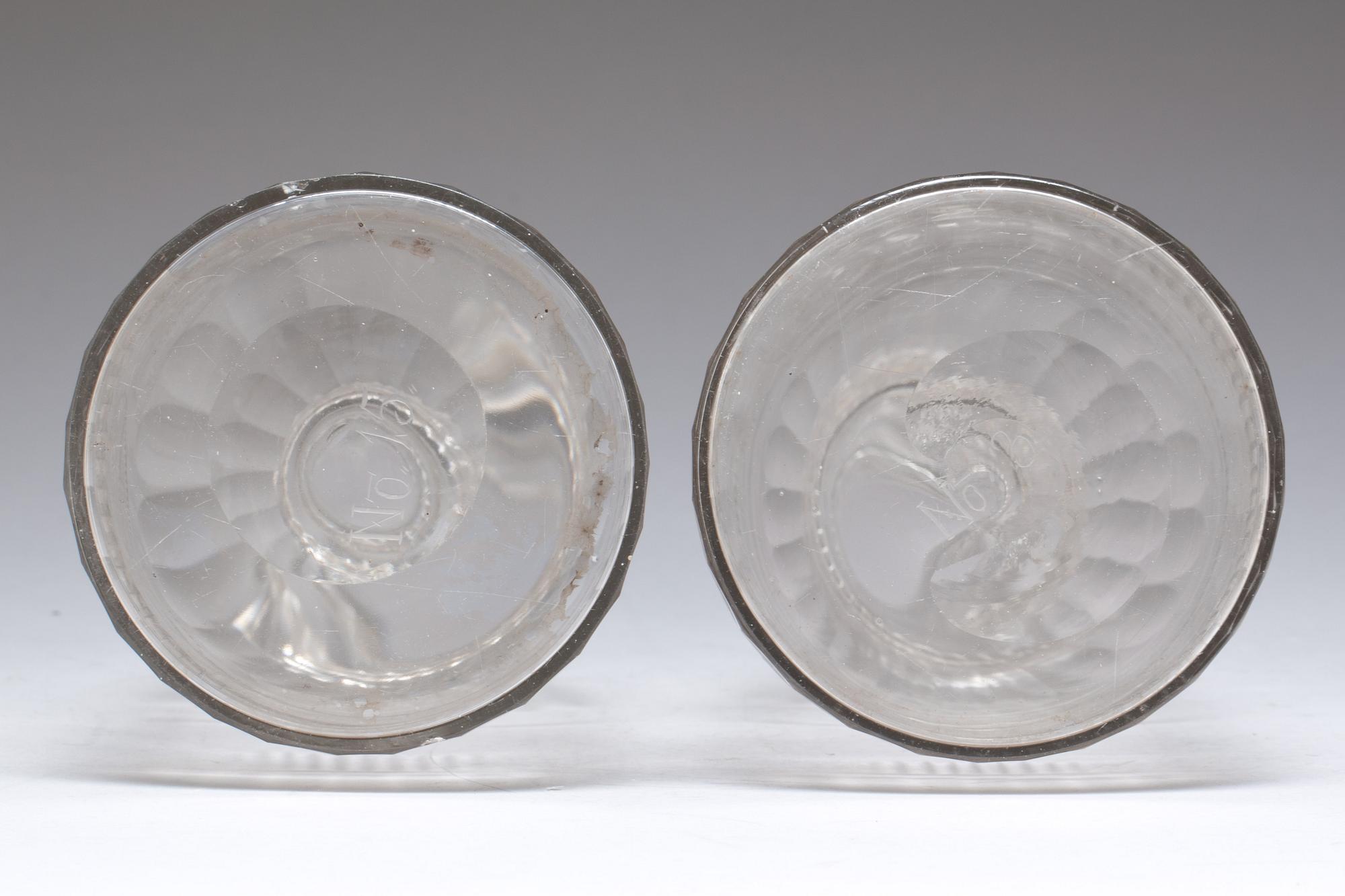 KARAFFER, glas, 2 st. Empire, 1800-talets första del.