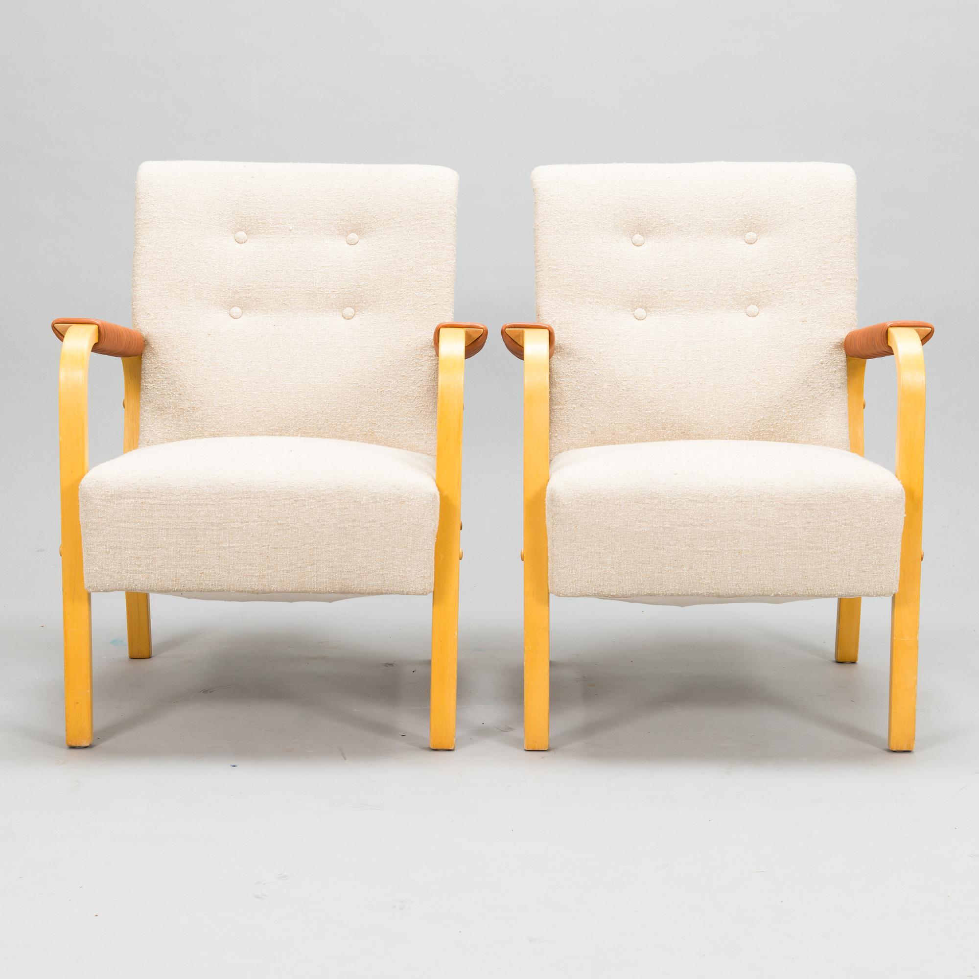 Alvar Aalto, a pair of late 20th century '47' armchairs for Artek.