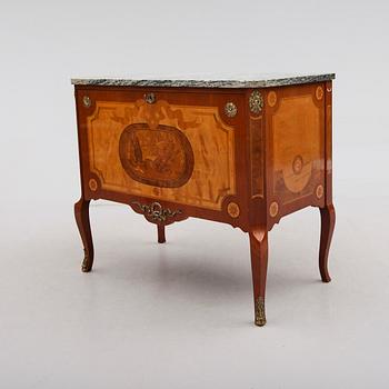 BYRÅ, gustaviansk stil, 1900-talets andra hälft.