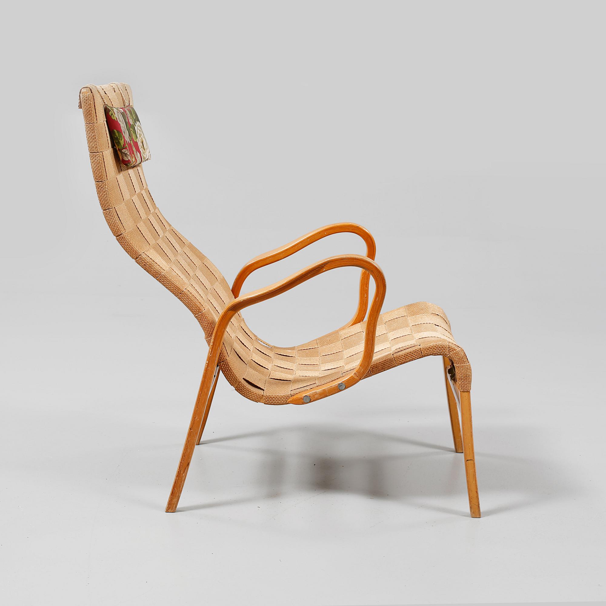 KARMFÅTÖLJ, omkring 1900-talets mitt.