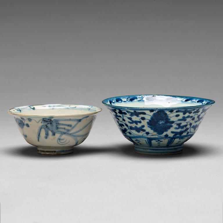 Two blue and white bowls, Qing dynasty, 19th century.