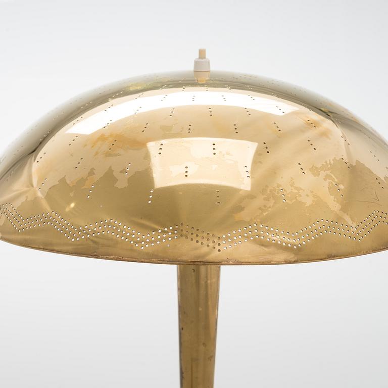 Paavo Tynell, A mid-20th century '5061' table lamp for Taito Finland.