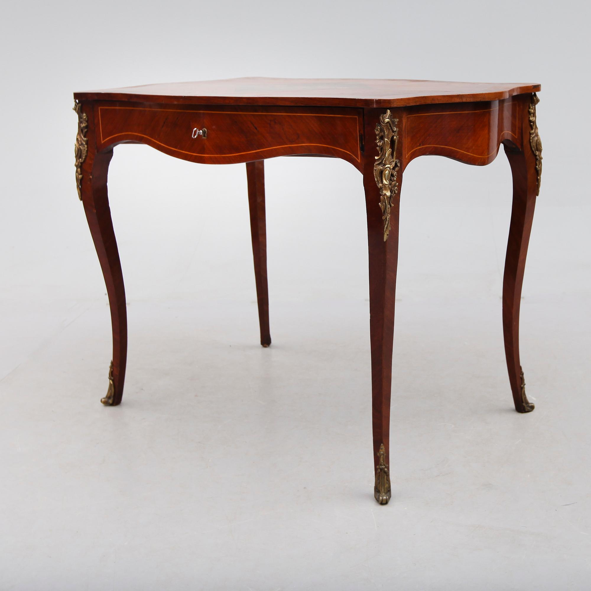 SKRIVBORD, rokokostil, 1900-talets första hälft.