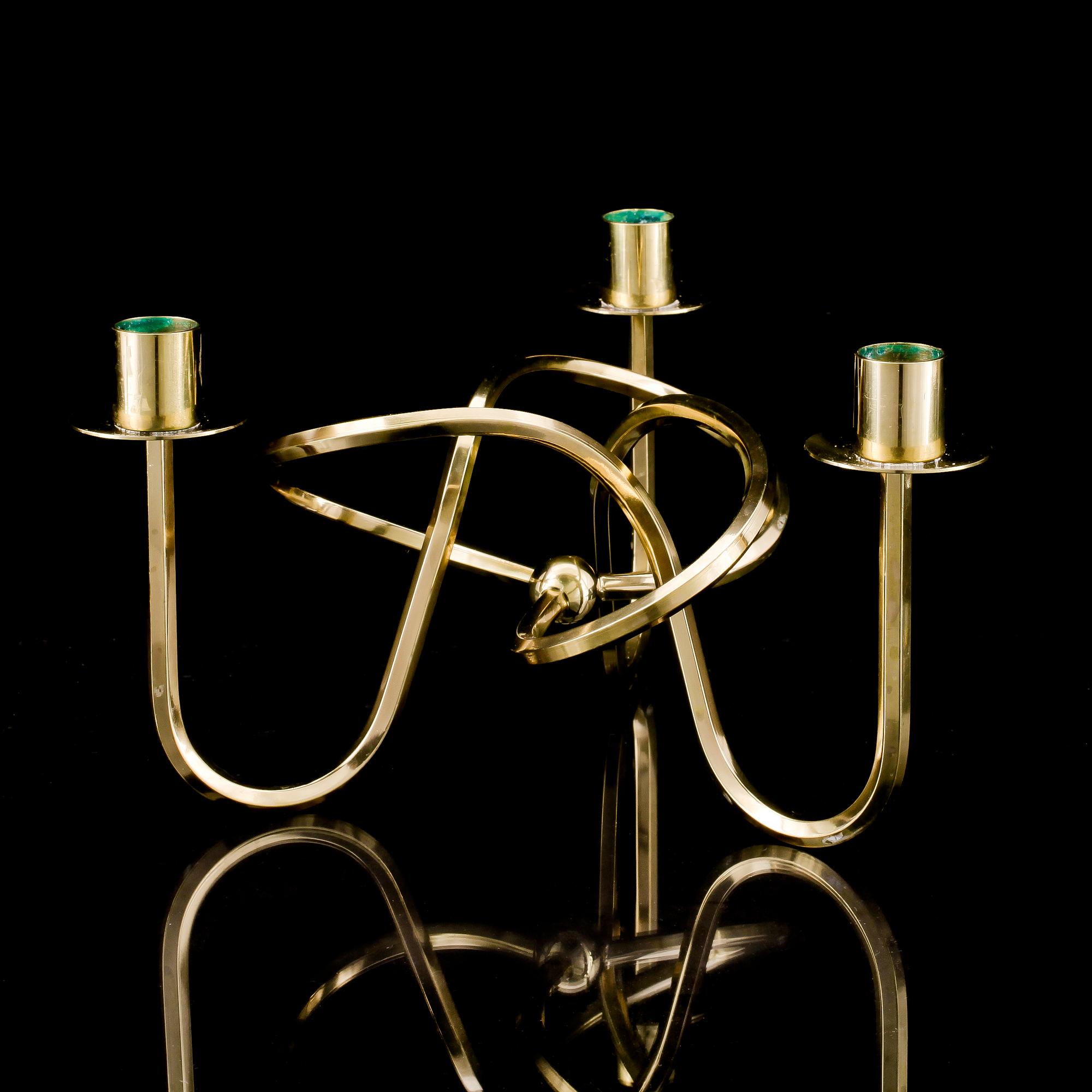 LJUSSTAKE, mässing, "Knuten", Firma Svenskt Tenn, sent 1900-tal.
