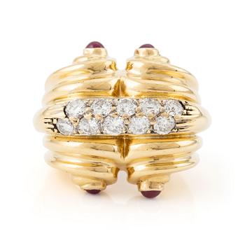 501. An 18K gold ring set with round brilliant-cut diamonds and cabochon-cut rubies.