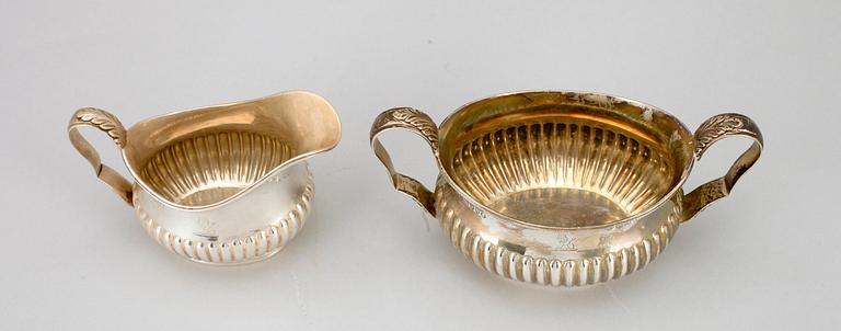 GRÄDDSNÄCKA samt SOCKERSKÅL, silver, London 1883. Vikt 313 g.