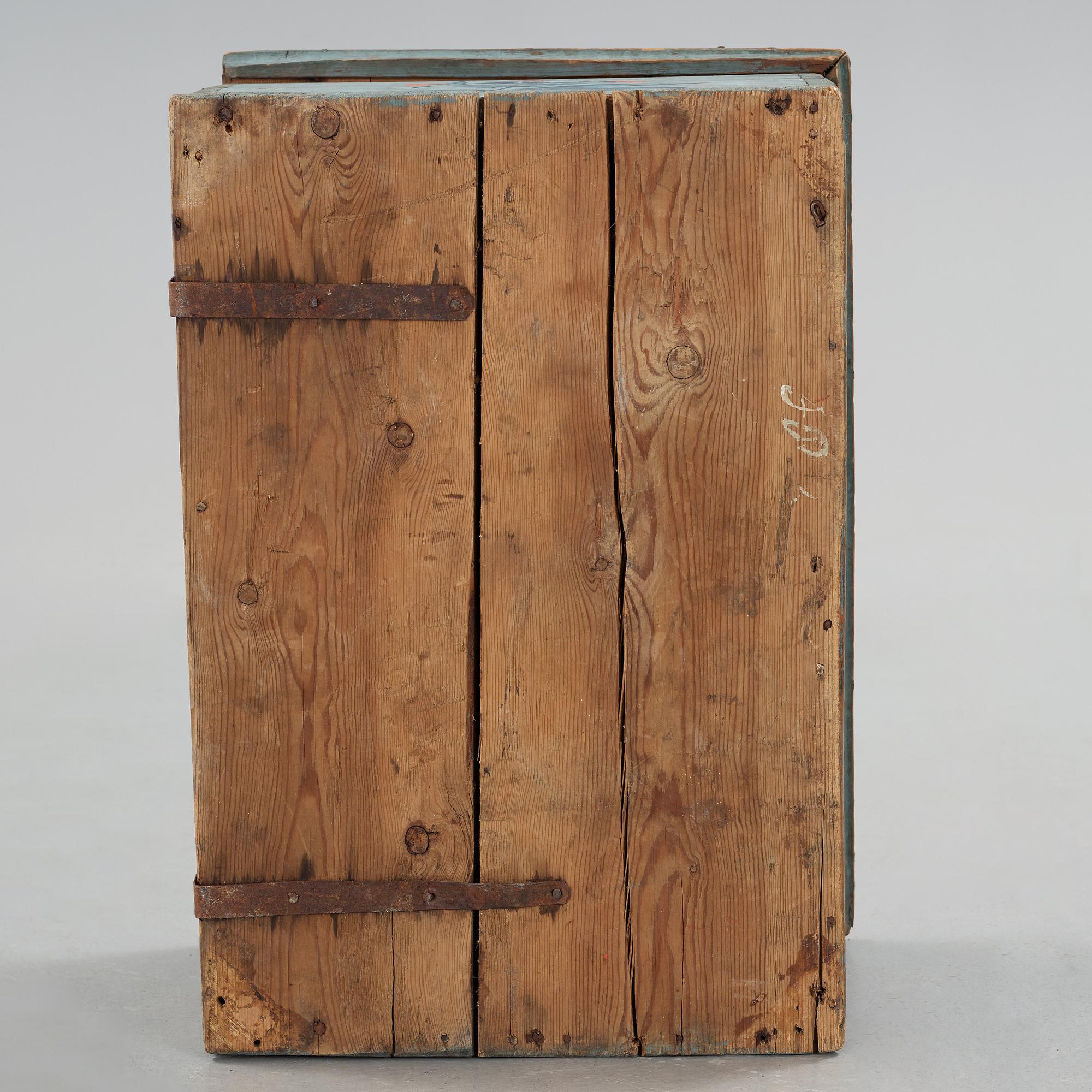 a folk art chest from Ljusdal Järvsö in the first half of the 19th century.