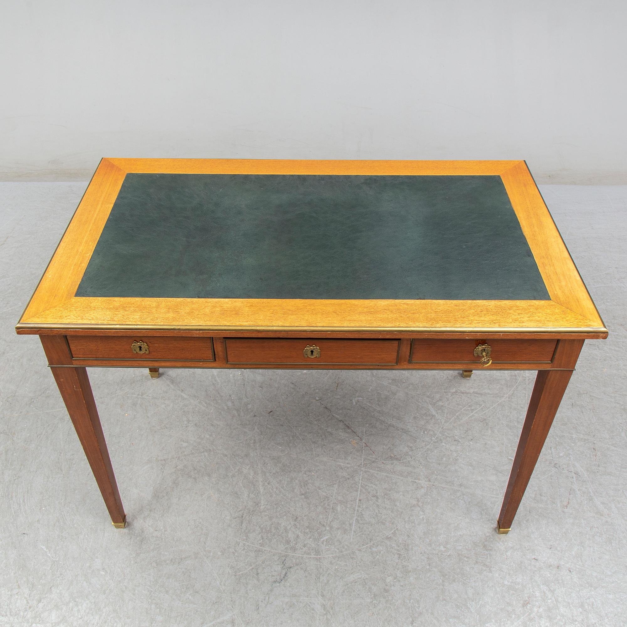 SKRIVBORD, sengustaviansk stil 1900-talets första hälft.