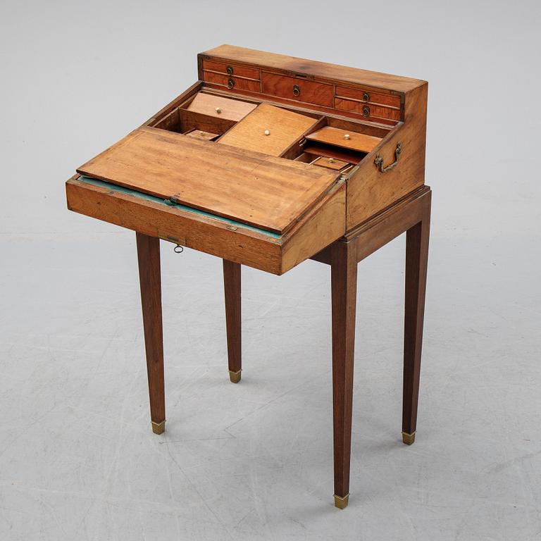 A mahogany travel casket, late 19th century.