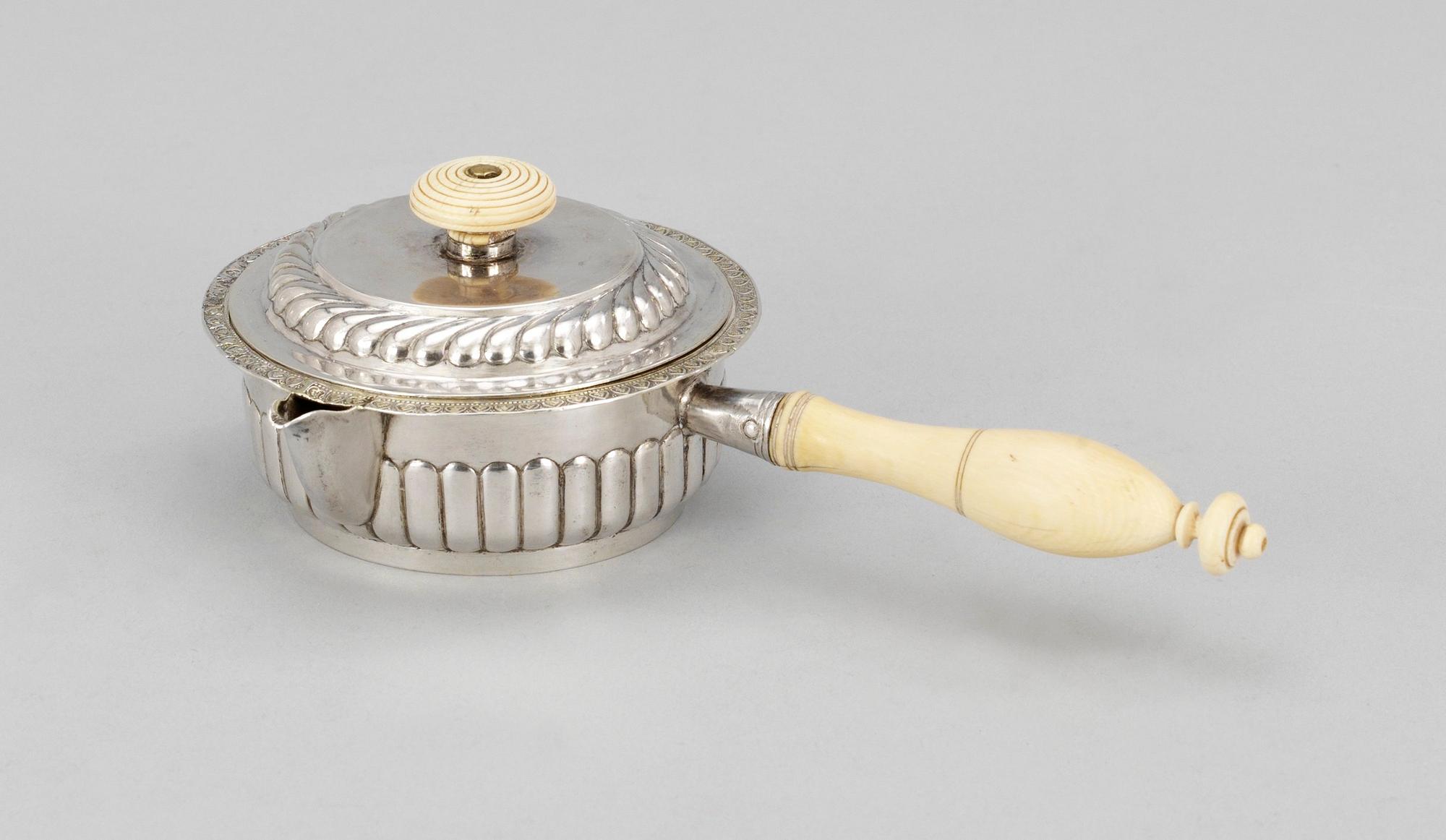 SMÖRPANNA, silver. Okänd smed , Moskva 1834.