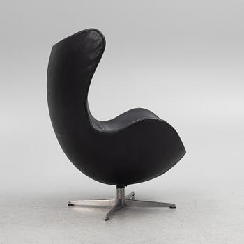 Arne Jacobsen, fåtölj, "Ägget/The Egg Chair", Fritz Hansen, Danmark 1971.