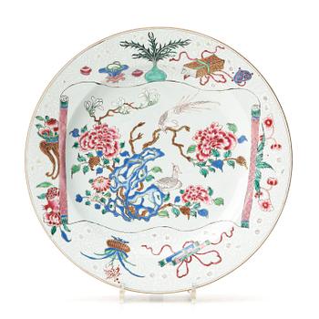 A famille rose dish, Qing dynasty, Yongzheng (1723-35).