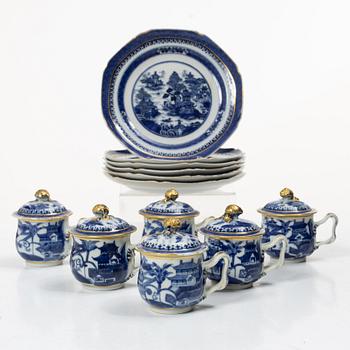 Service pieces, 12 pieces, company porcelain. Qing dynasty, circa 1800.
