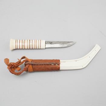 A knife by Svante Larsson, signed.