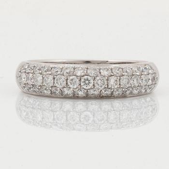 Brilliant-cut diamond half eternity ring, ca 0,83 ct.