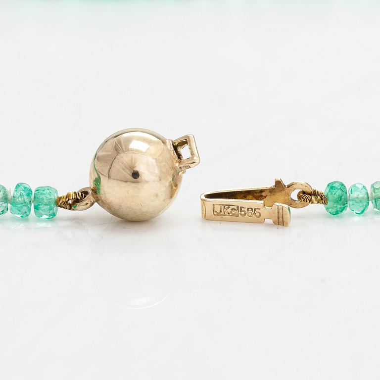 A necklace, set with emeralds, clasp in 14K gold.