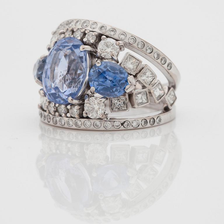 A sapphire and brilliant cut diamond ring. Mandelstam 'Stardust Collection'.