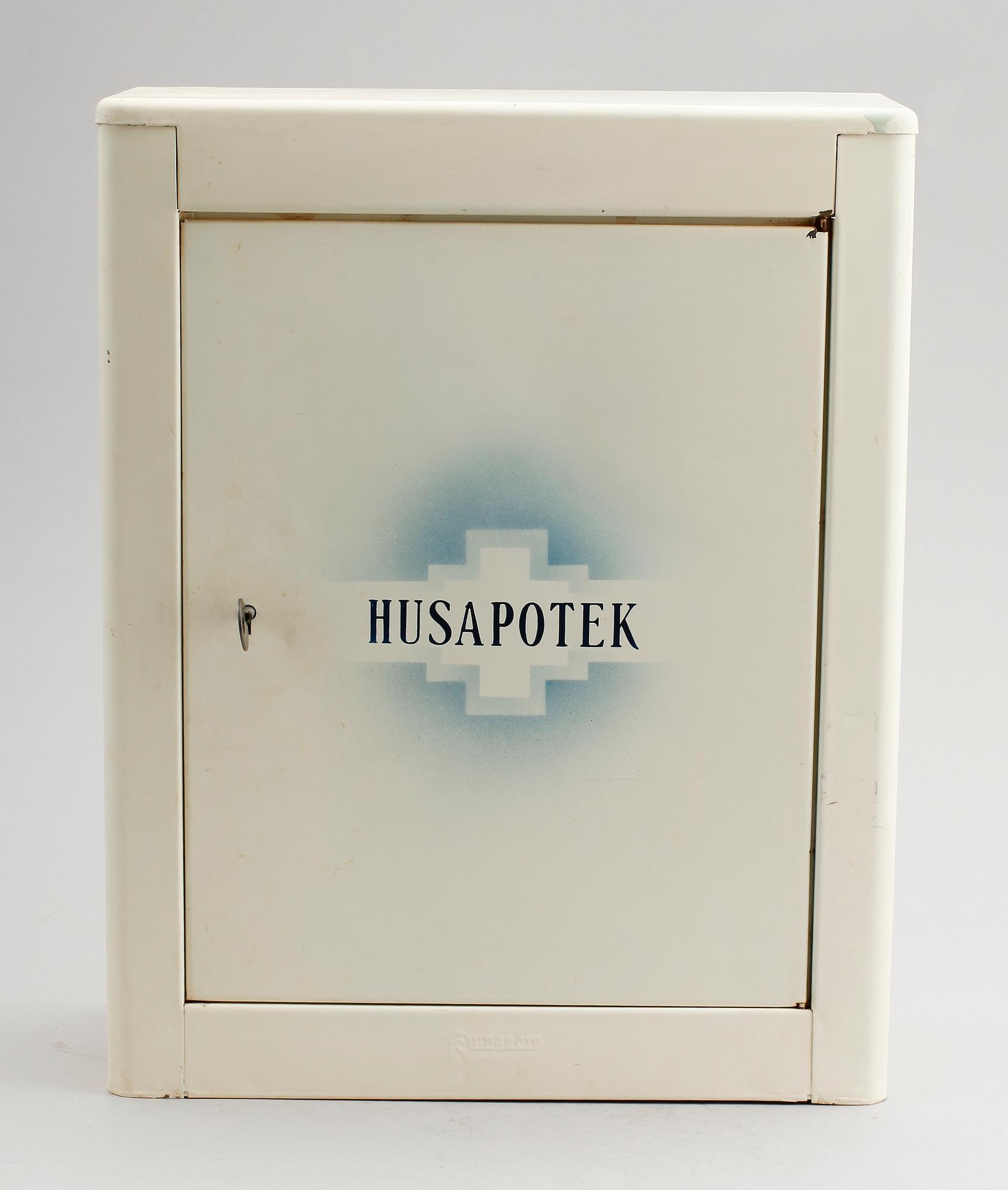 VÄGGSKÅP, "Husapotek", Kungsörs Bleckkärlsfabrik, 1900-talets första hälft.