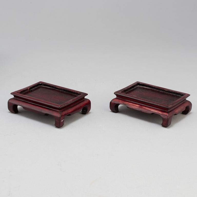 A pair of famille rose candle holders/censers, Qing dynasty, 19th Century.