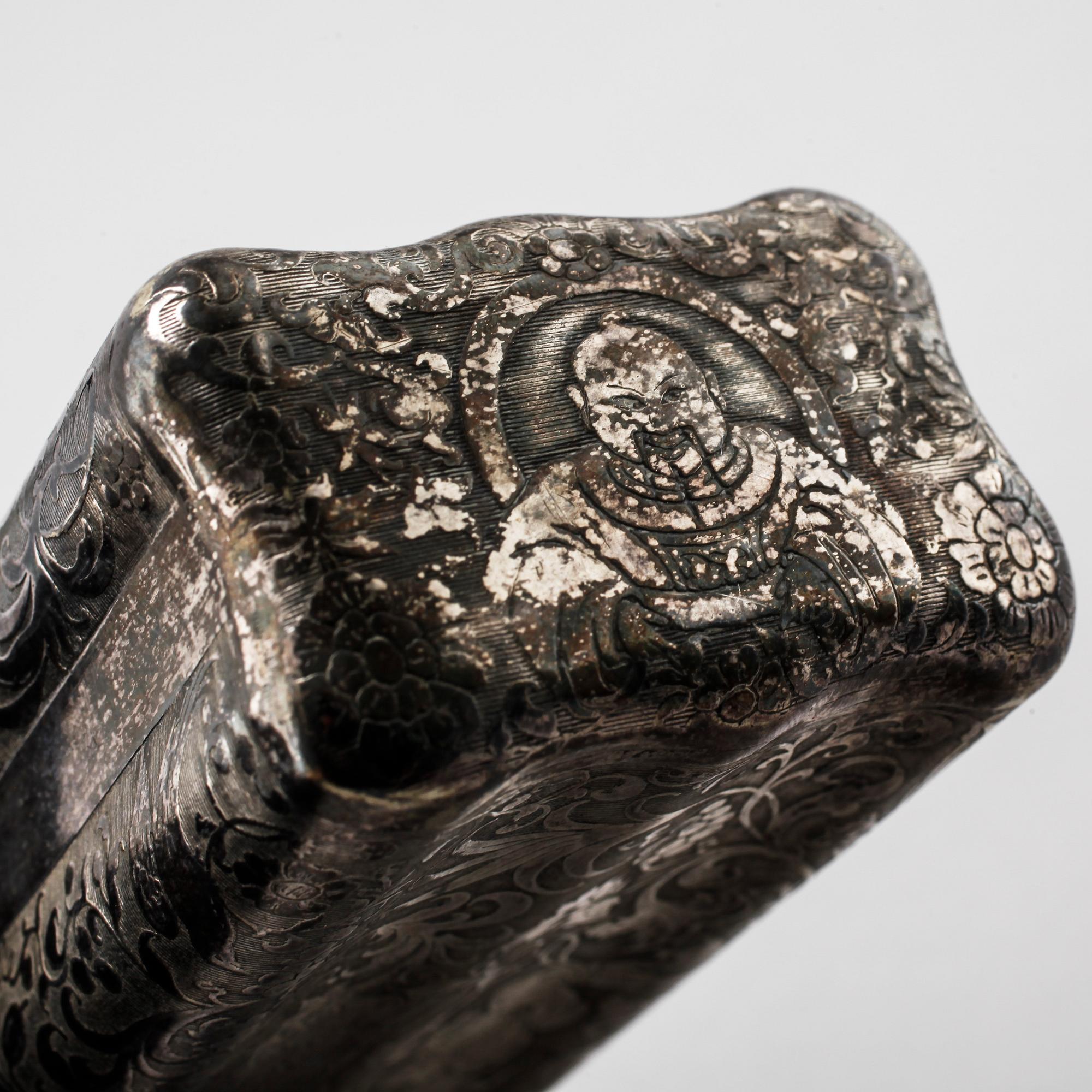 Two silver and low grade silver boxes, first half of the 20th century. Total weight 490 g.