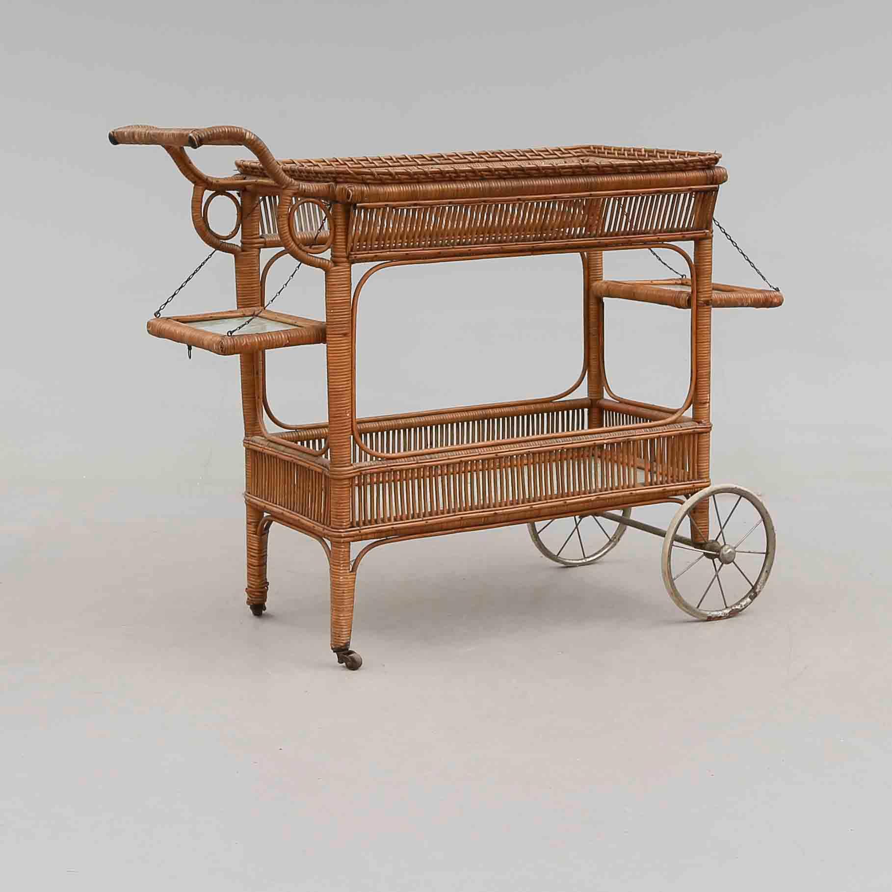 SERVERINGSVAGN, 1900-talets första hälft.