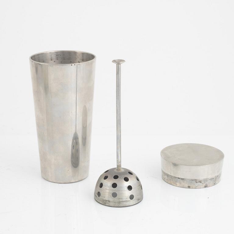 Björn Trägårdh, a pewter cocktail shaker model "A 2090", Firma Svenskt Tenn, Stockholm 1950.