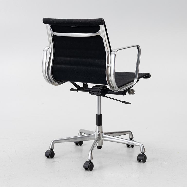 Charles & Ray Eames, Karmstol/kontorsstol, "EA108", Vitra.