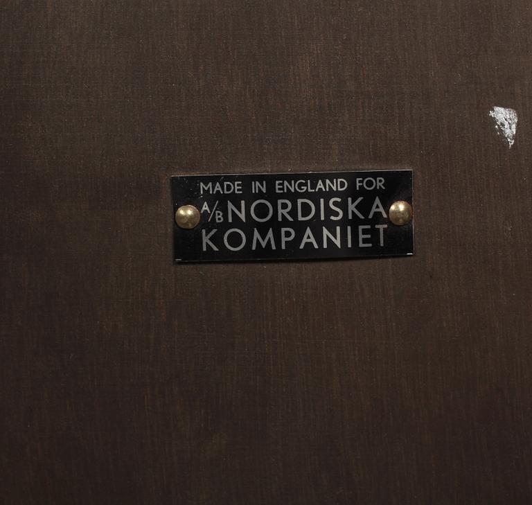 SIDOBORD, England, Nordiska Kompaniet, omkring 1900-talets mitt.