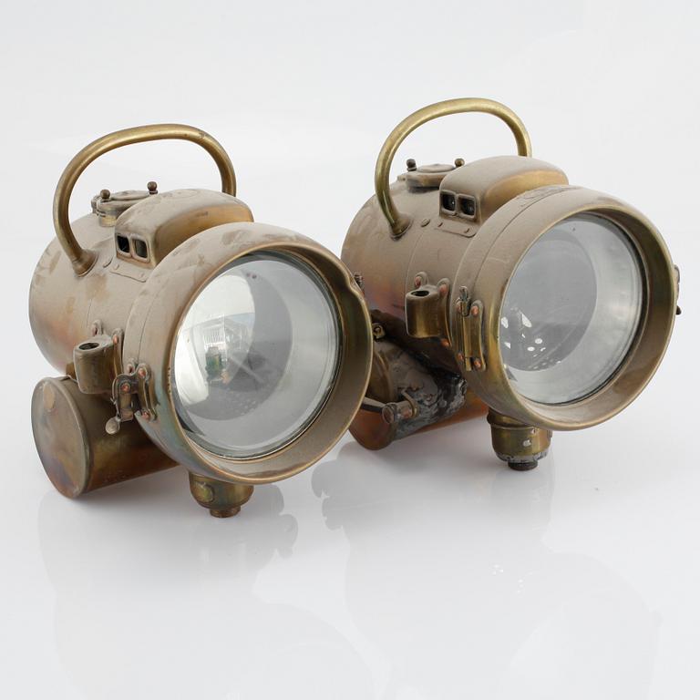 A pair of lamps, first half of the 20th century.