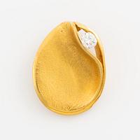 Pendant, 18K gold with a round brilliant-cut diamond.