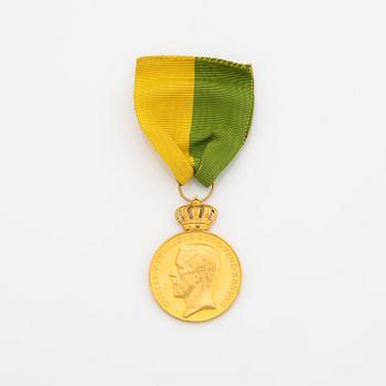 A Swedish 18 ct gold medal.