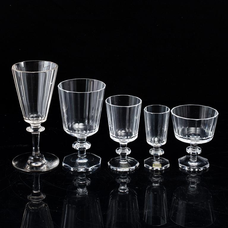 ELIS BERGH, glasservis, 67 delar, "Karlberg". Kosta, 1900-talets andra hälft.