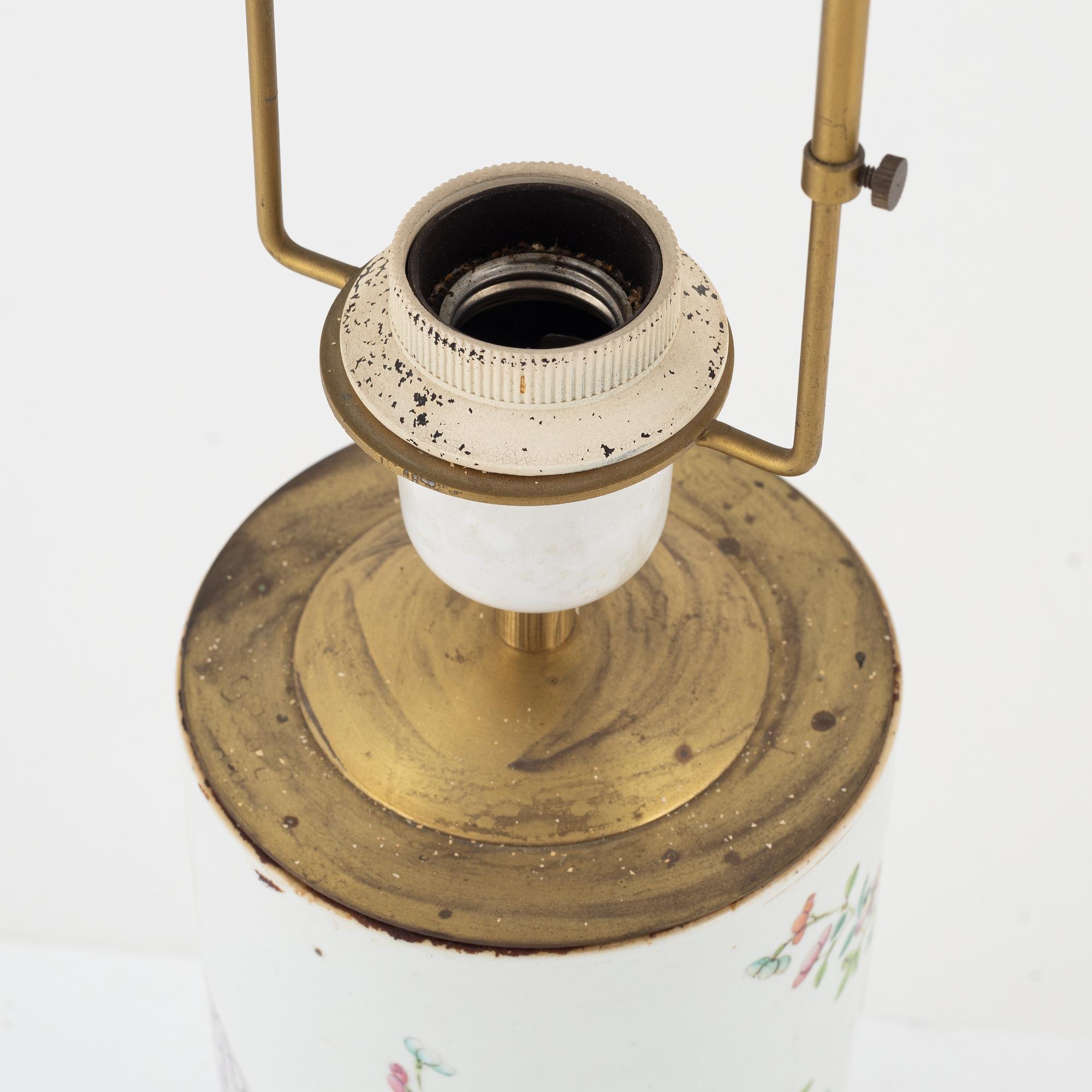 A Chinese porcelain table light/hat stand, early 20th Century.