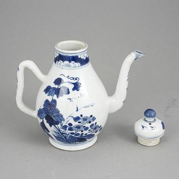 KANNA MED LOCK, porslin, Kina, Kangxi-stil 1800-tal.