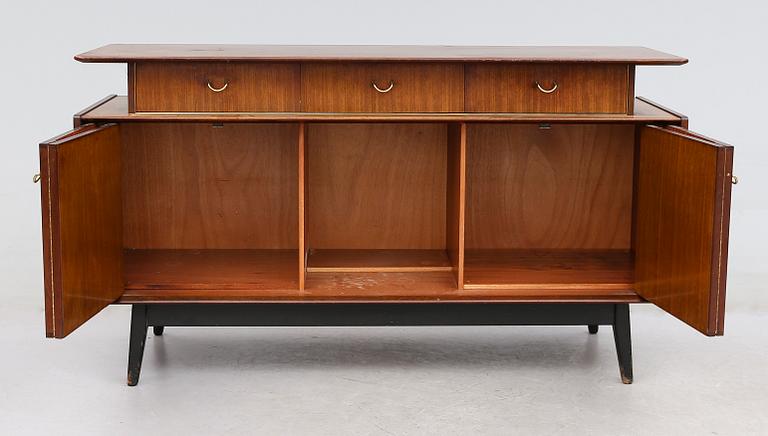 SIDEBOARD, England, 1900-talets andra hälft.