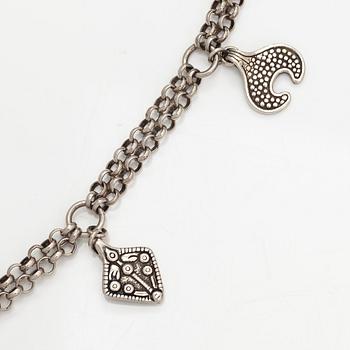 A stelring silver collier "Treasure collier/collection". Kalevala Koru, Helsinki 1989.
