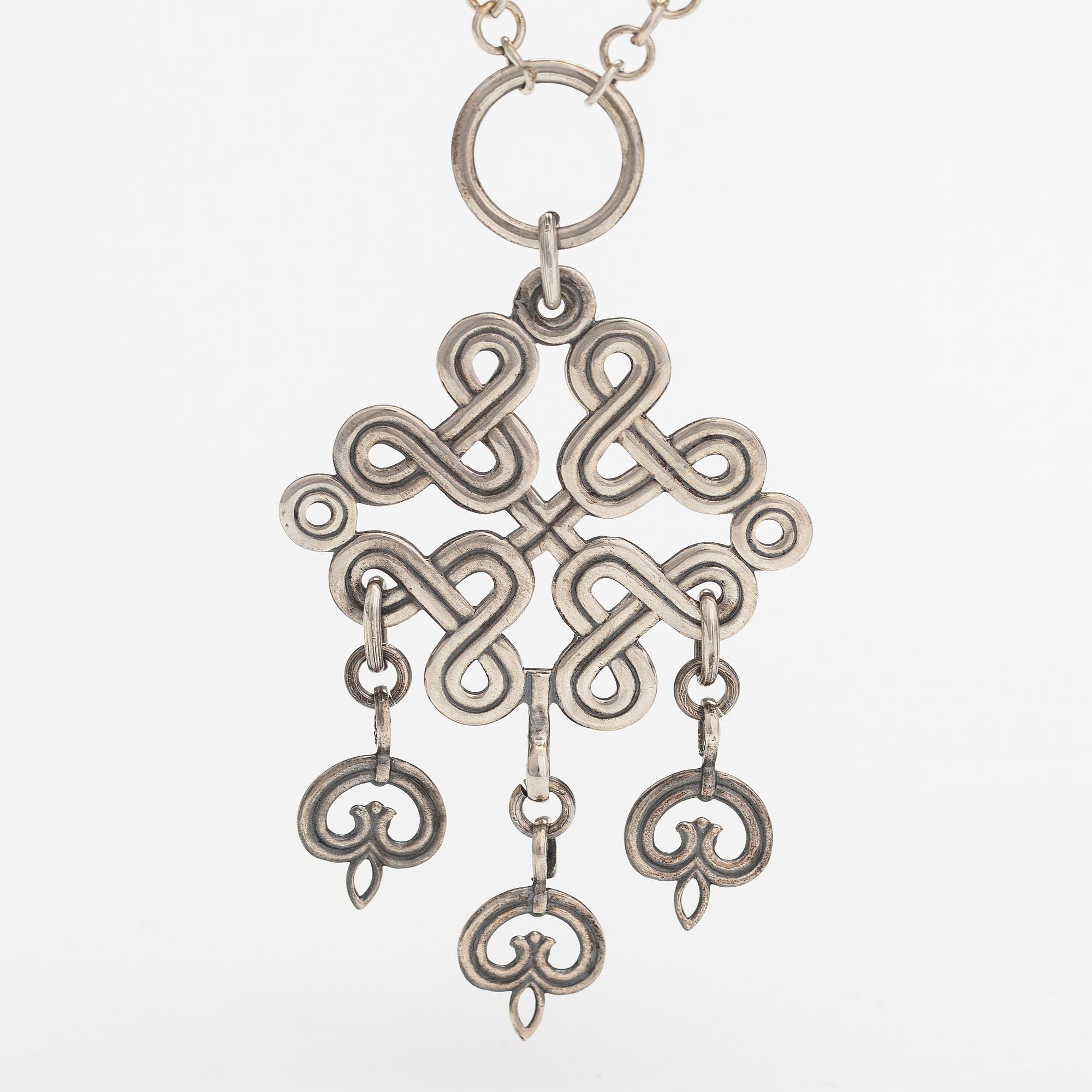 A silver necklace "Karelian ribbon pendant", model 39. Kalevala Koru, Helsinki 1943.