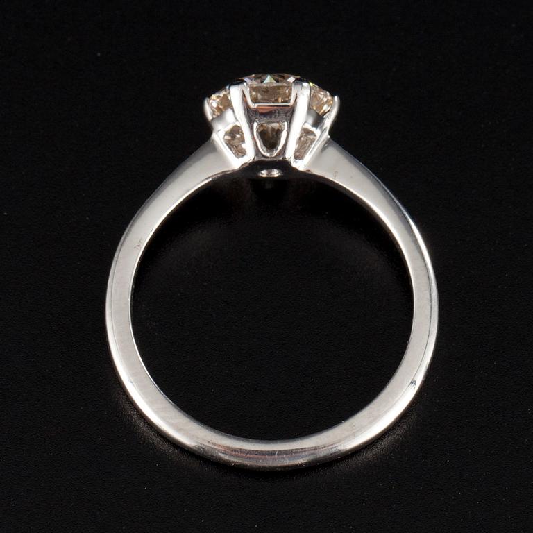 RING, 18K vitguld. Briljantslipad diamant 1.70 ct L/Si1.
Vikt 3 g.