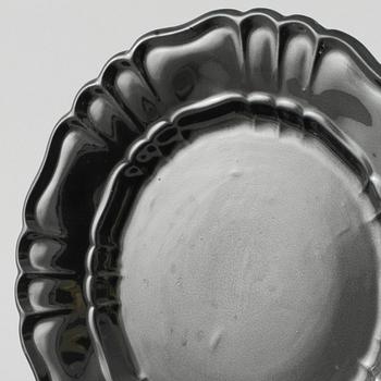 SERVISDELAR, 24 delar. Flintgods, "svart glasyr" Gefle. Design Arthur Percy.