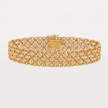 18K gold bracelet.