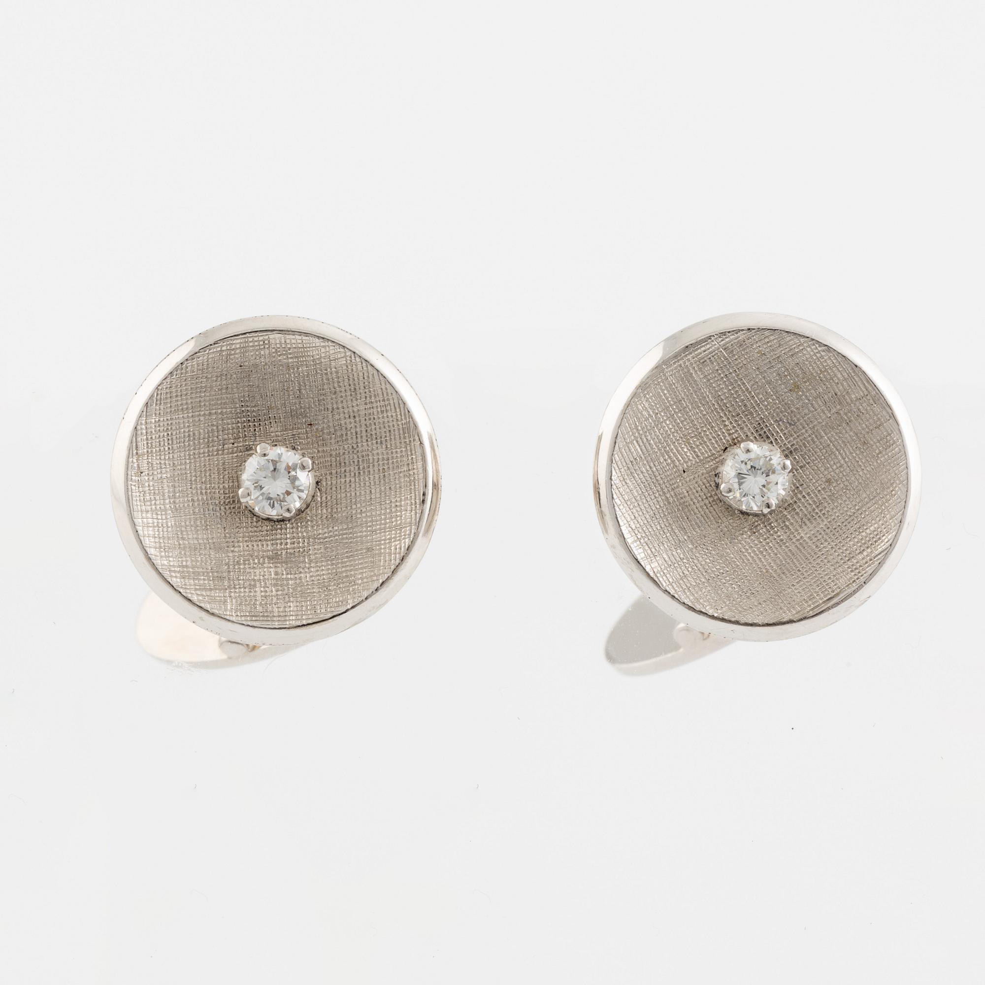 Frackknappar och manschettknappar, 18K vitguld med briljantslipade diamanter.