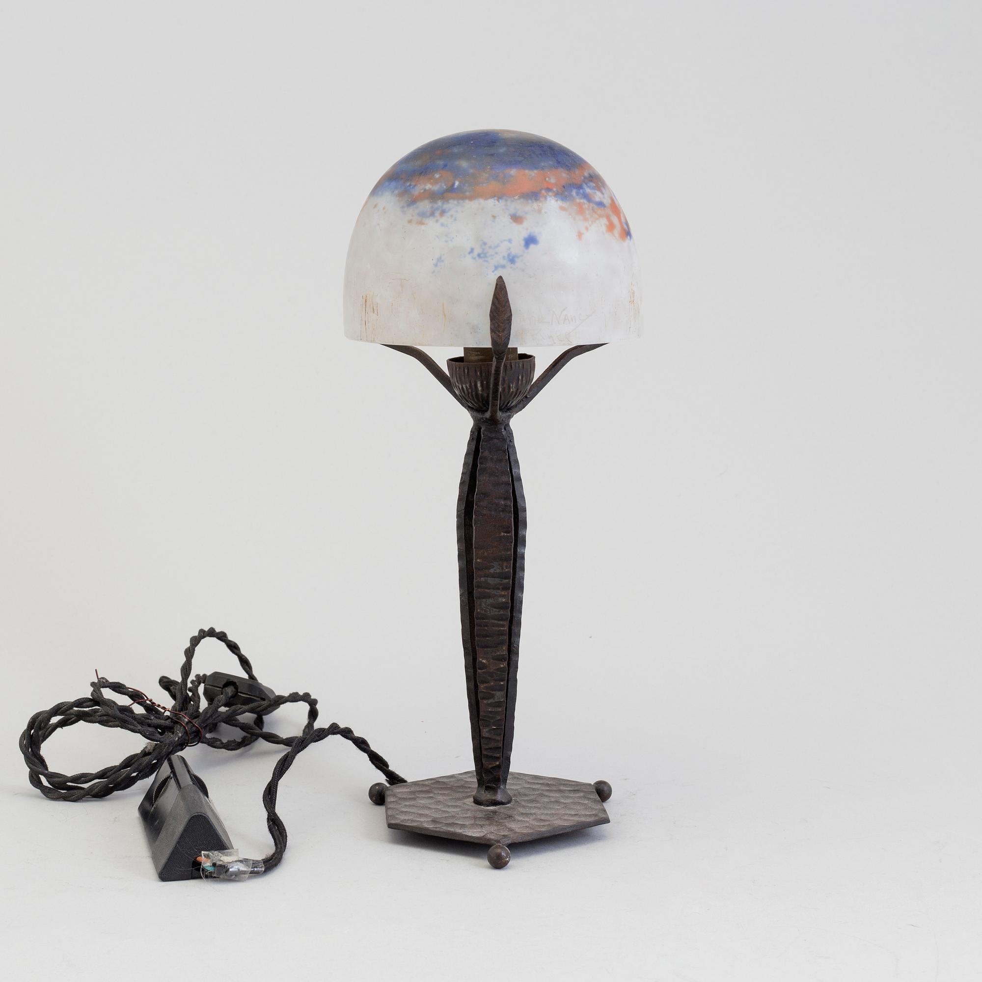 DAUM, bordslampa, Art Nouveau , Nancy, Frankrike, 1900-talets början.