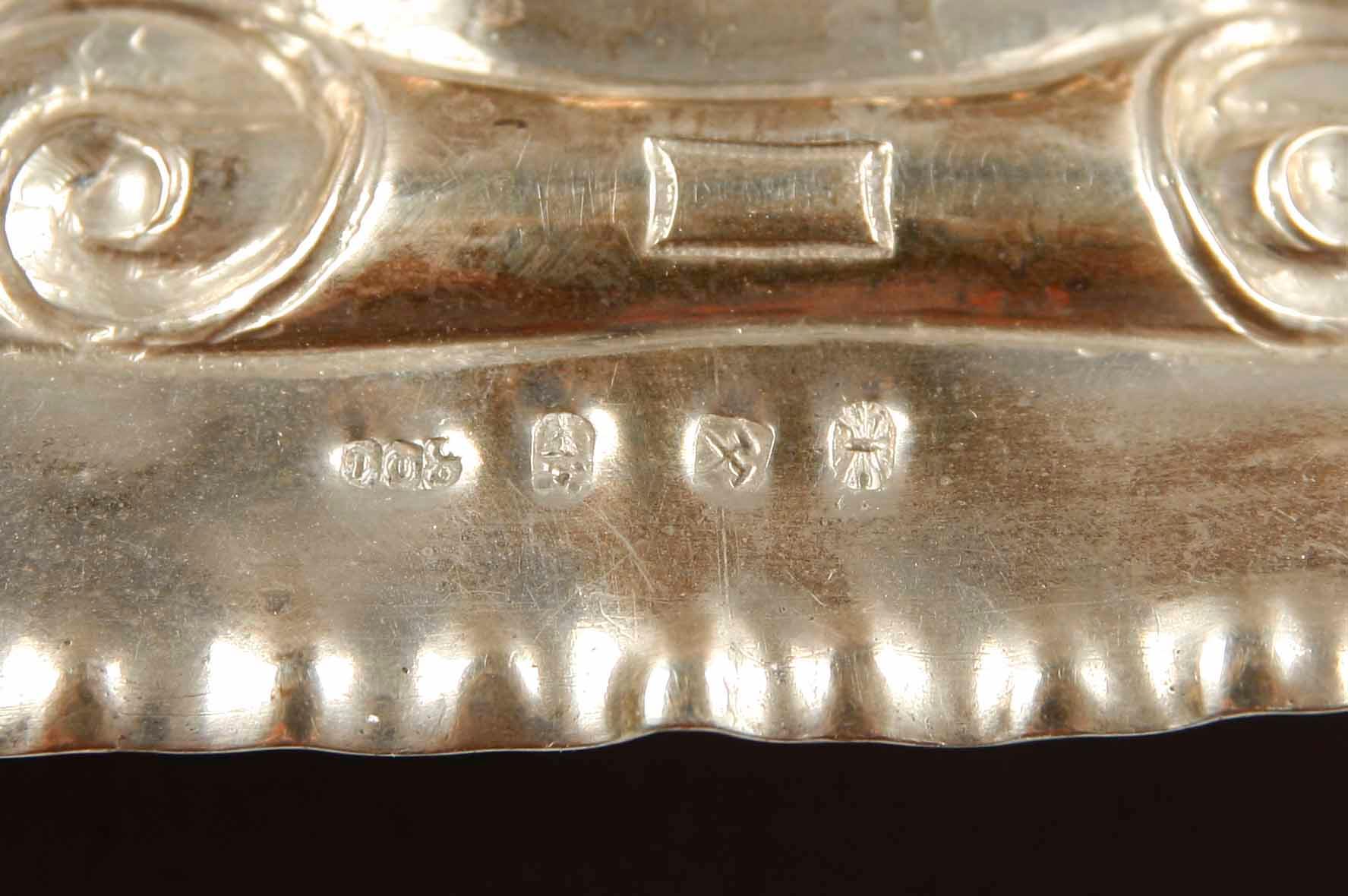 PRESENTERFAT, silver 800/1000 utländska stämplar. Barockstil.