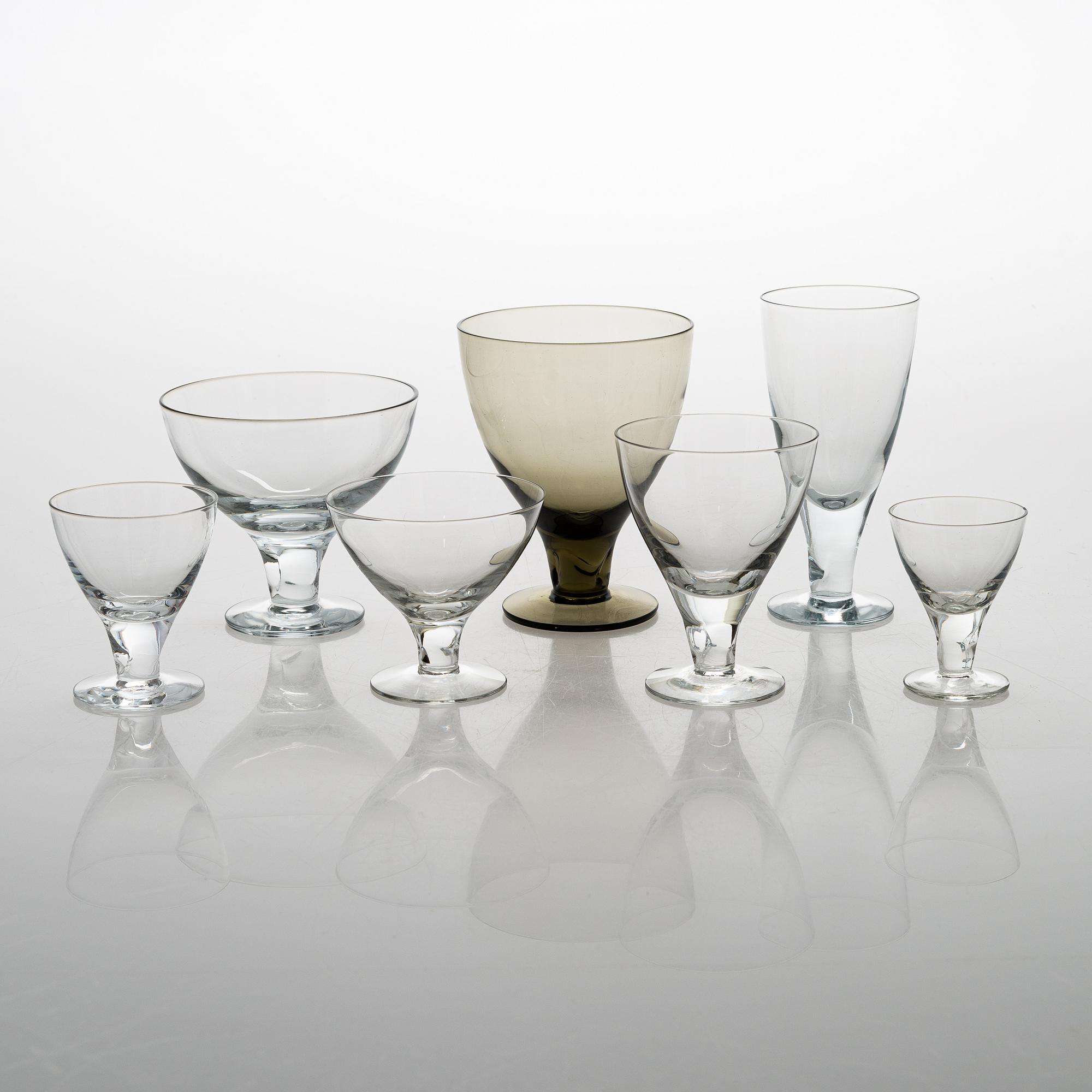 Gunnel Nyman, lasiston osia, 33 kpl, "GN 46", Nuutajärvi Notsjö. Tuotannossa 1949-1969.