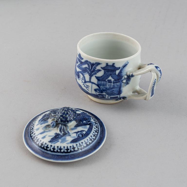 Servisdelar, 36 stycken, kompaniporslin. Qingdynastin, Jiaqing (1796-1820).