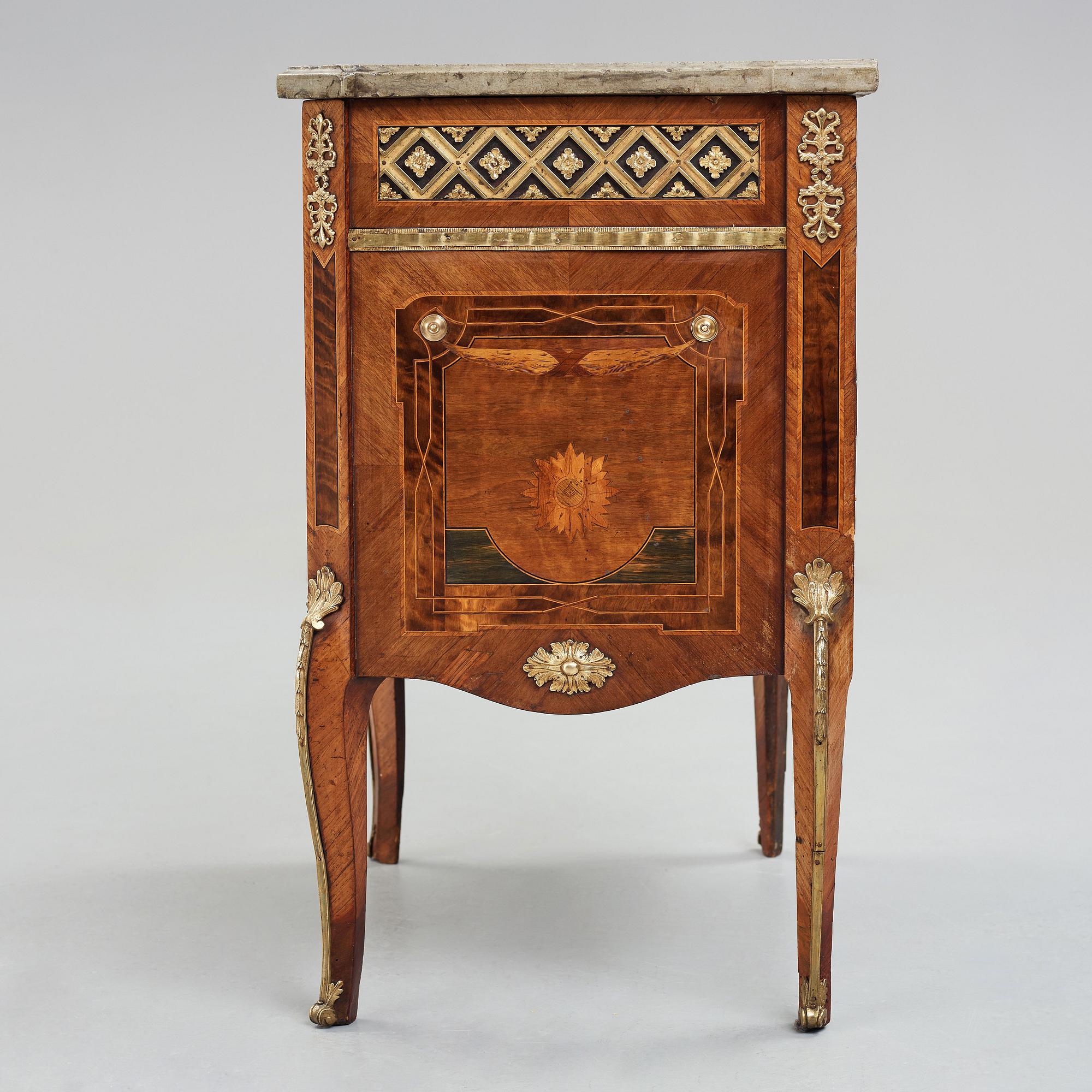 A Gustavian 1780's commode by Gottlieb Iwersson, Royal cabinetmaker (master in Stockholm 1778-1813), not signed.