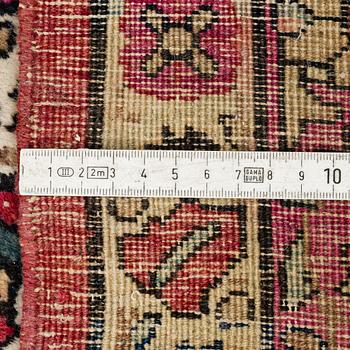 MATTO, a semi-antique Kerman Laver, ca 408,5 x 310 cm.