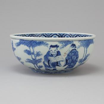 A blue and white bowl, circa 1900.