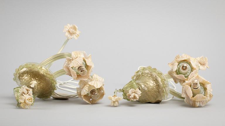 LAMPETTER, ett par, glas, venetianska, 1900-tal. H ca 40.