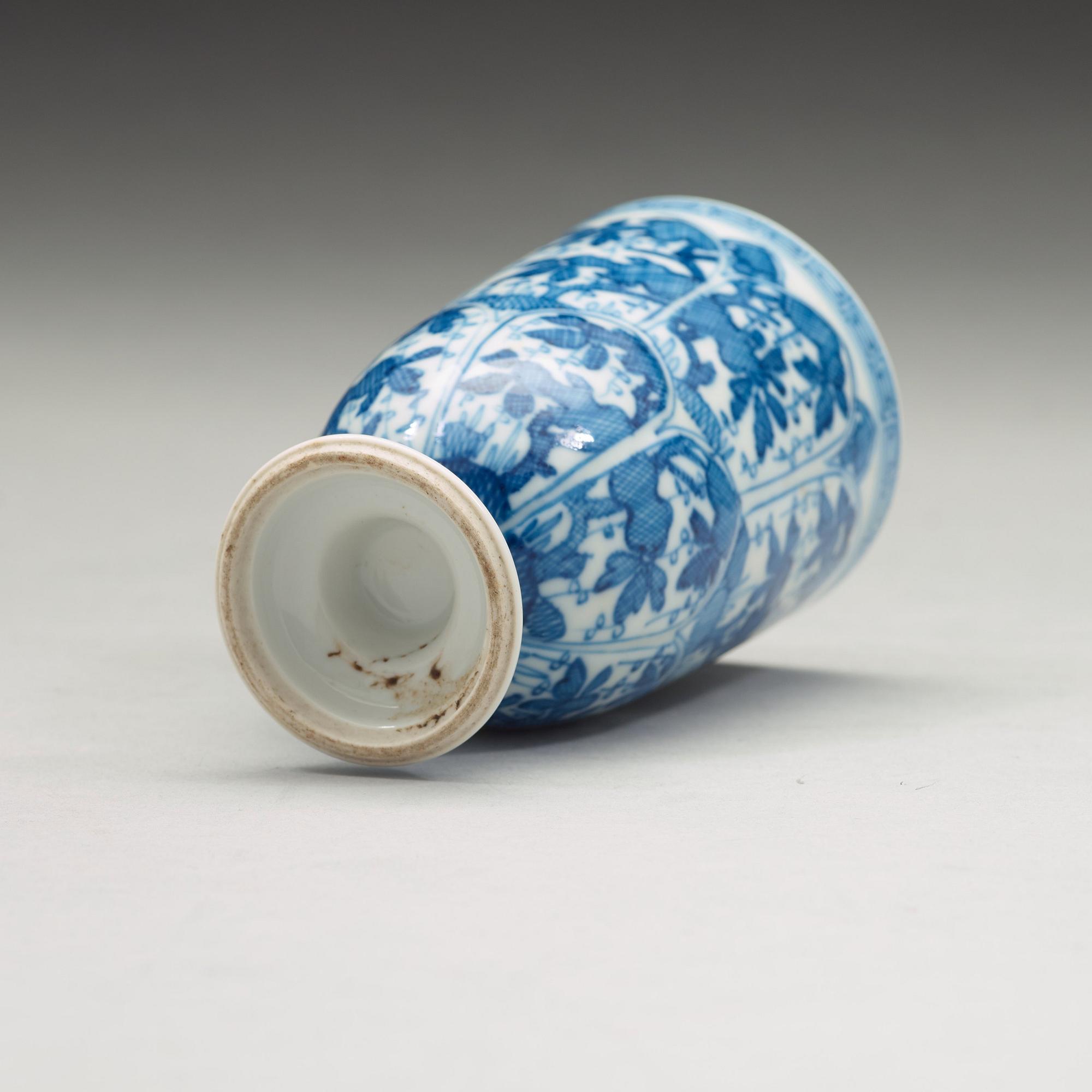 KOPP med FAT och BÄGARE, porslin. Qingdynastin, Kangxi (1662-1722).
